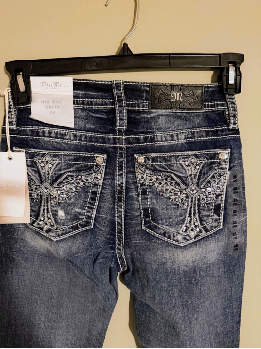 New With Tags Gorgeous Miss Me MidRise Capri Jeans Cross Embellished Pockets 24”